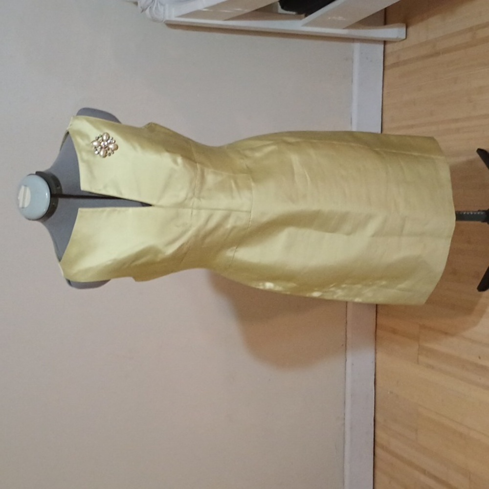Kay Unger size 6 green yellow cocktail dress with brooch